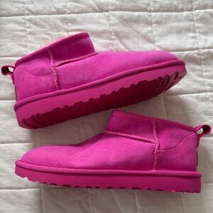 Vibrant hot Pink Ankle Boots Uggs fur lined brand new never used size 6